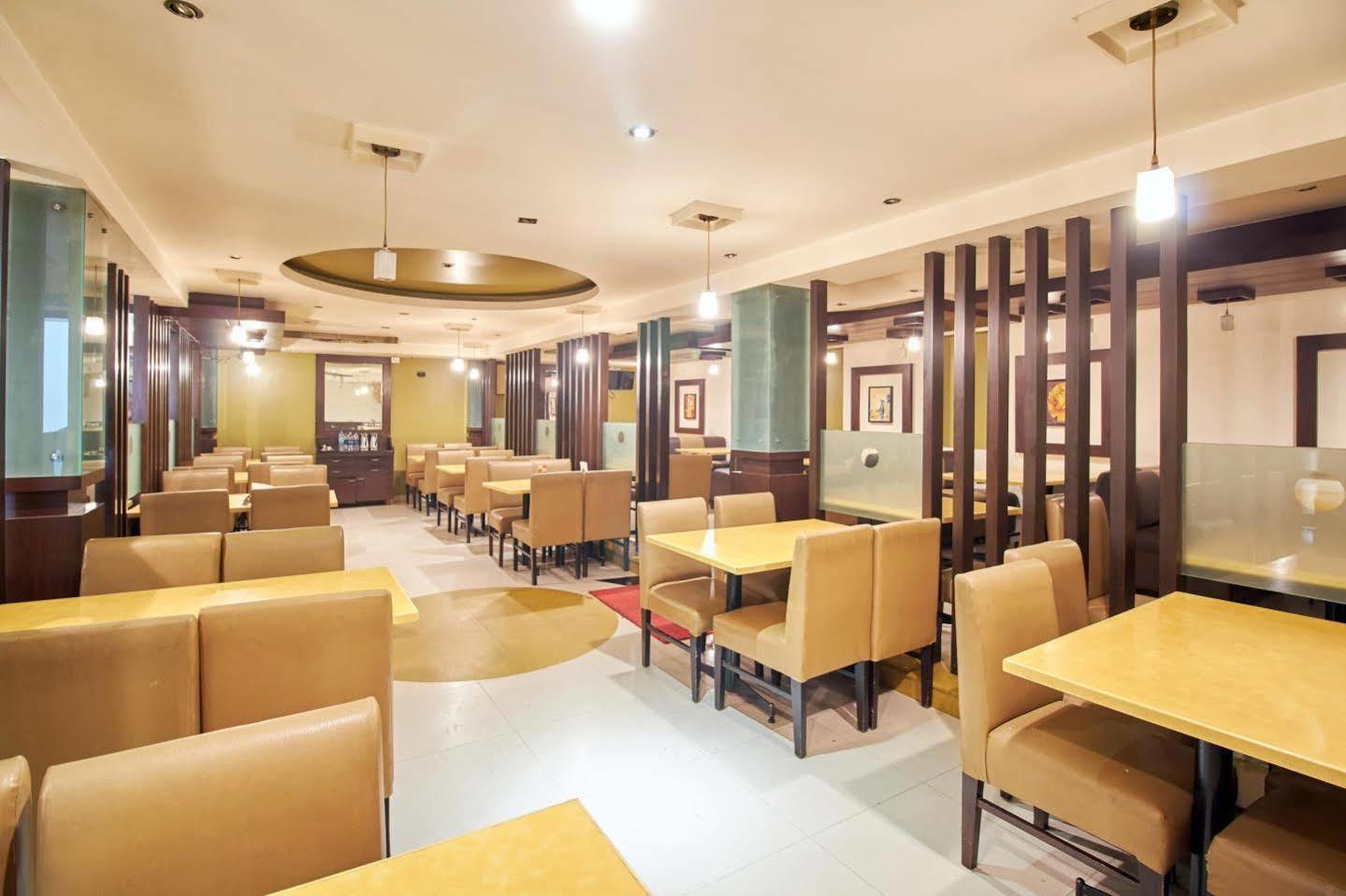 Hotel Chalukya Бангалор Екстериор снимка