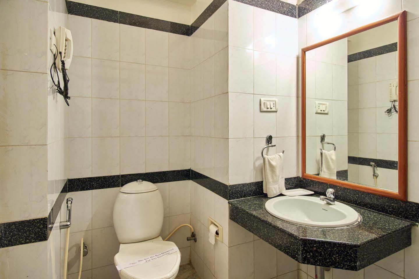 Hotel Chalukya Бангалор Екстериор снимка